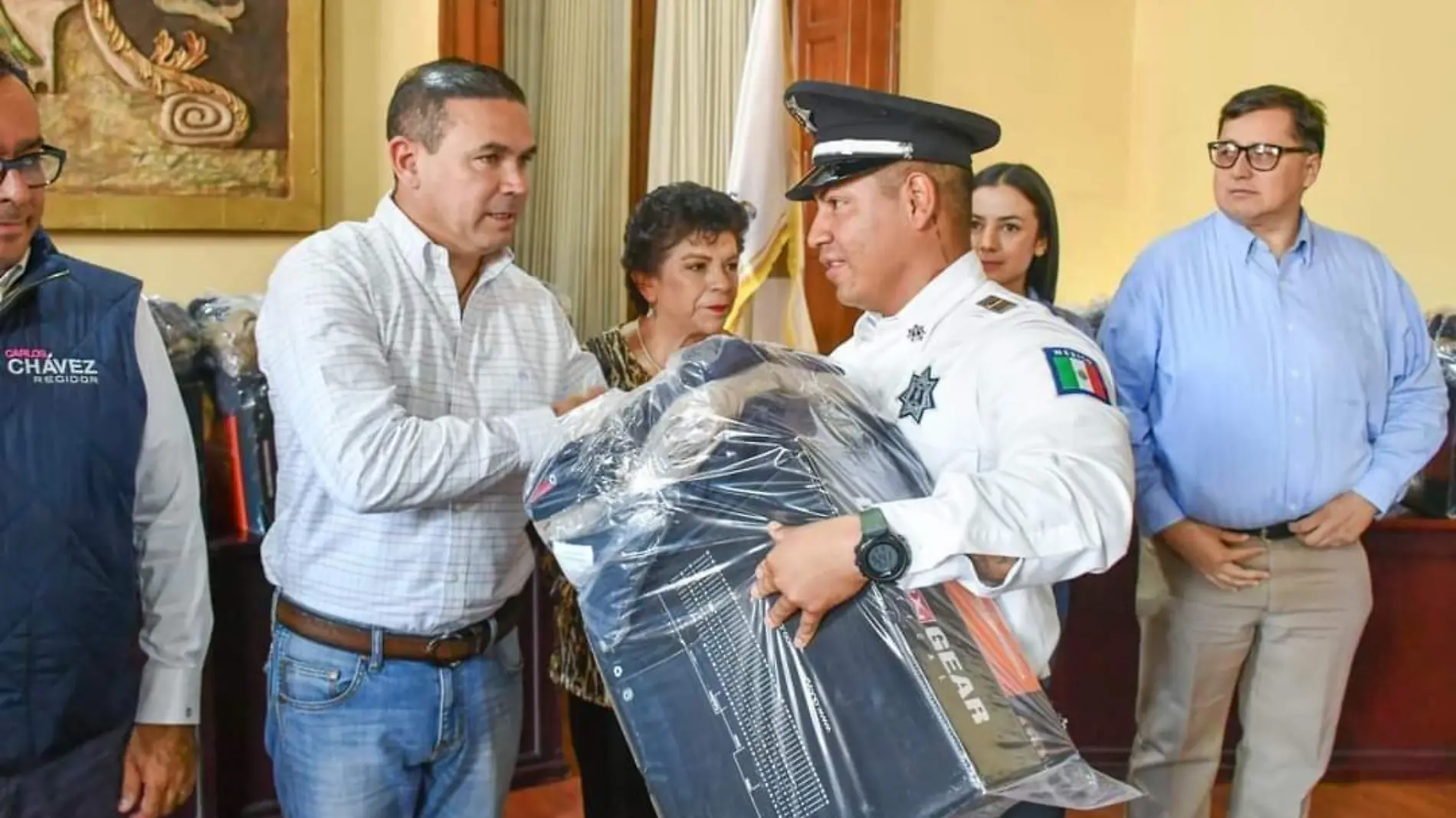 ENTREGAN UNIFORMES A POLICIAS CAPITALINOS 2